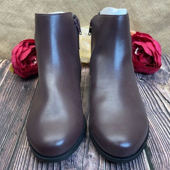 Alfani Avvia Brown Step 'N Flex Booties - Picture 2 of 8